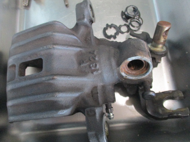 FD3S RX-7 リヤブレーキキャリパーオーバーホール